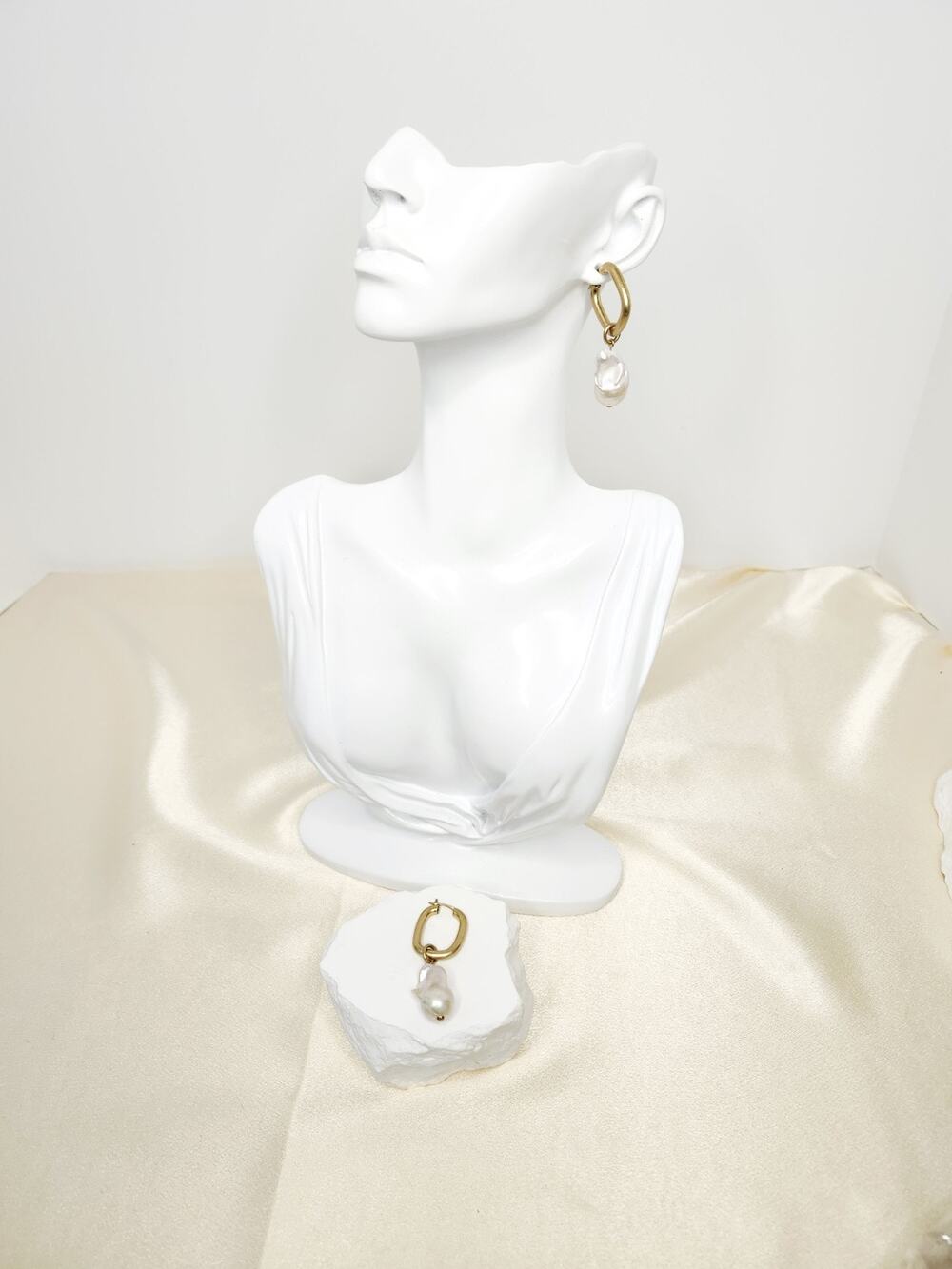 Pair Square Gold Tone Hoop Earrings Baroque Freshwater Pearl Drops Hinged 2"